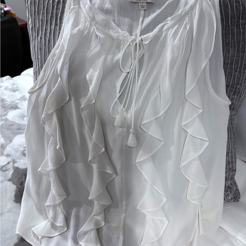 Ella Moss white Ruffled Top